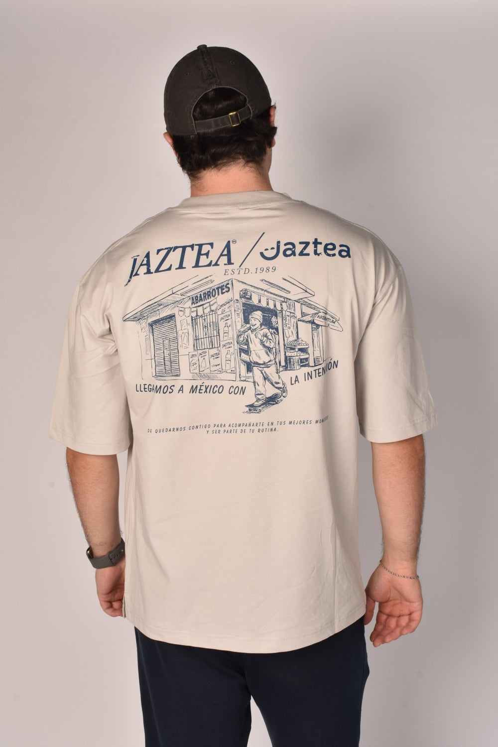 Playera jaztea llegamos con la intención (GRIS PLATA)